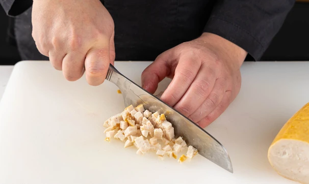 Закусочный «Наполеон» с&nbsp;сыром, ветчиной и&nbsp;ананасом, шаг 4/10