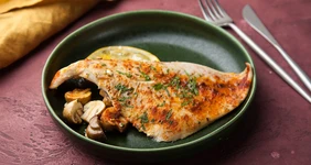 Морской лещ с апельсинами и шампиньонами