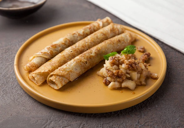 Ржаные блинчики с яблоком и кленовым сиропом