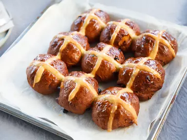 Английские пасхальные булочки