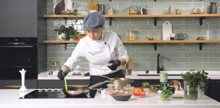 Готовим томатный суп с&nbsp;базиликом