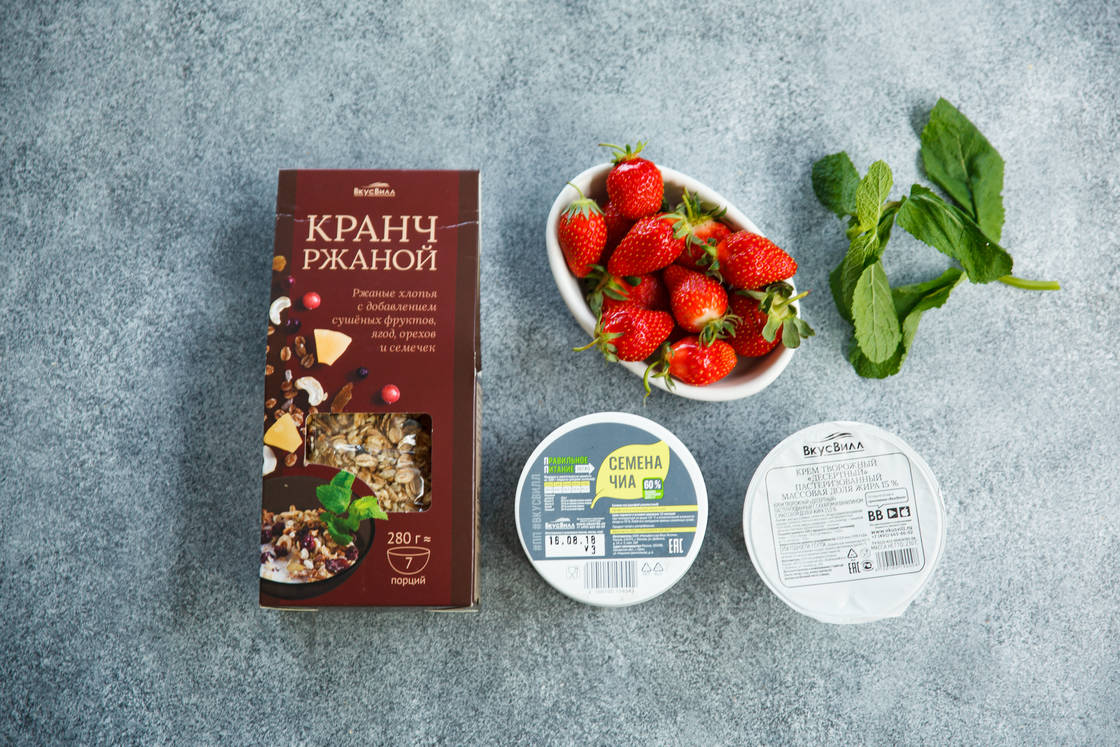 Десерт чиа-кранч-клубника — процесс приготовления, фото 1 Десерт чиа-кранч-клубника — процесс приготовления, фото 1