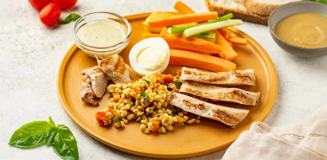 Ланч сет с курицей и овощами и соус Сулини: новинки недели