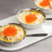 Жюльен из&nbsp;морепродуктов с&nbsp;икрой