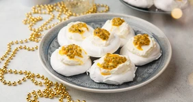 Меренги с кремом и маракуйей