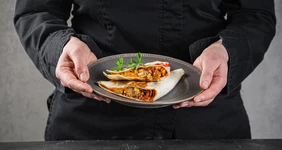 Блюда из ресторанов во ВкусВилл: перезагрузка проекта «Шеф в ответе»