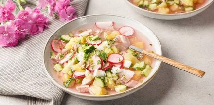 Рецепты для дачи: как готовить окрошку и клубничный суп