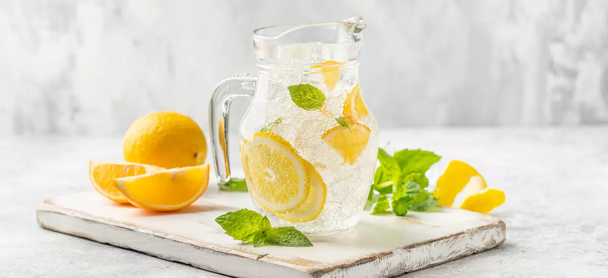Простые рецепты: домашние лимонады для жаркого лета