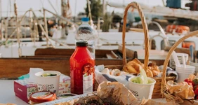 Пикник налегке: собираем корзину вместе с ВкусВиллом