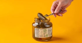 Медовые огурцы: 11 необычных продуктов «ВкусВилл» с добавлением мёда