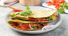 Кесадилья с кукурузой и курицей