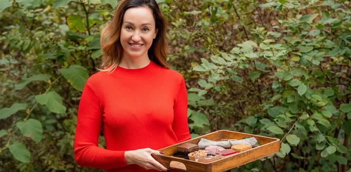 Из декрета во ВкусВилл: как начать работать с крупным ритейлером, делая не похожие ни на что десерты