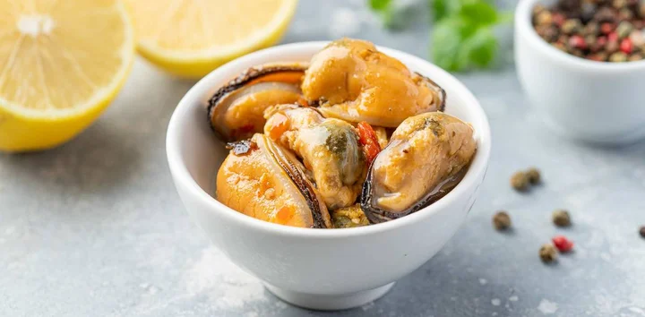 Медово-сметанный торт и мидии с паприкой: новинки недели