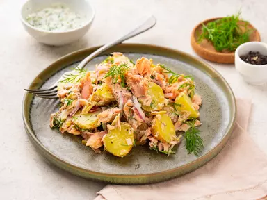 Салат с&nbsp;горбушей и&nbsp;беби-картофелем