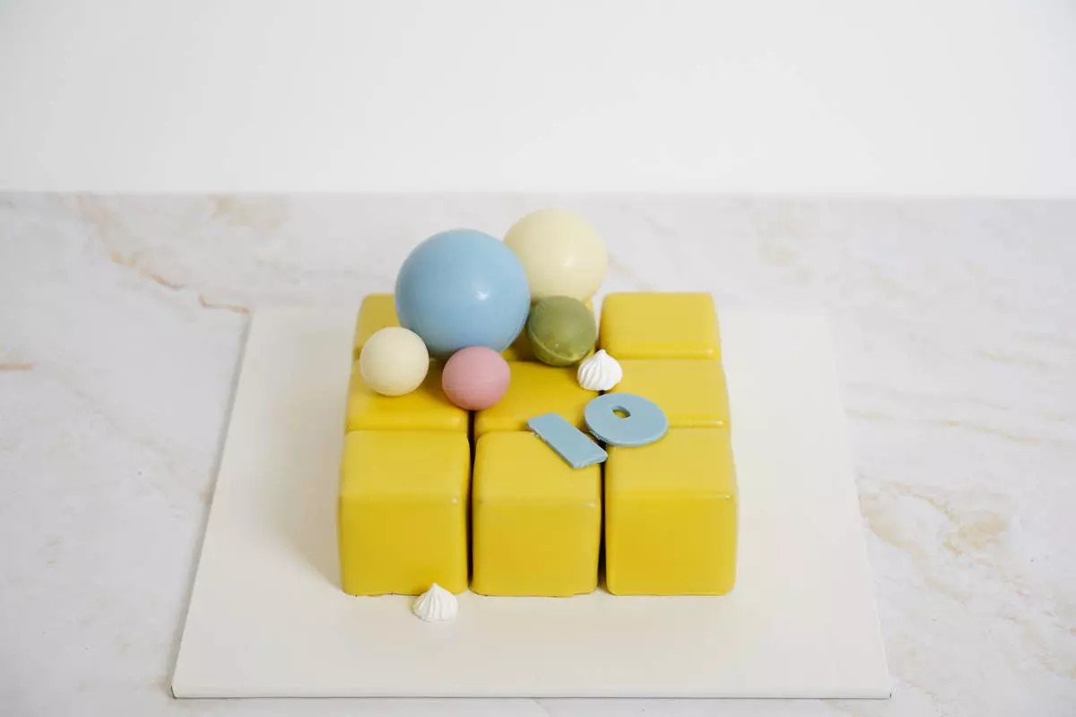 Торт-кубик «Шары» с бесплатной доставкой на дом из «ВкусВилл» | Саратов