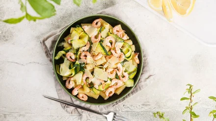 С макарошками и с пюрешкой: 10 рецептов для семейного обеда
