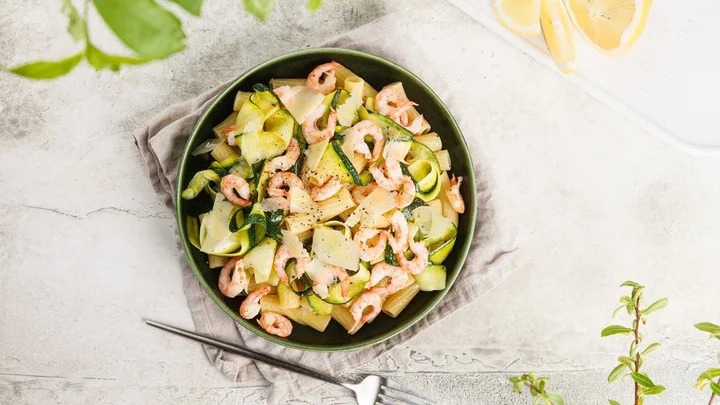 С макарошками и с пюрешкой: 10 рецептов для семейного обеда