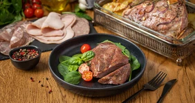 Мясо, закуски, сладости: 15 идей для праздничного ужина