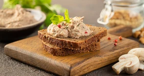 Паштет из фасоли с грибами и орехами