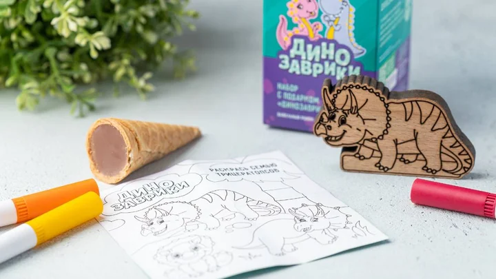 Набор с подарком «Динозаврики» и не только: новинки месяца для детей