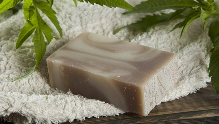 Косметика Прекрасной Дамы: что было на&nbsp;средневековых туалетных столиках