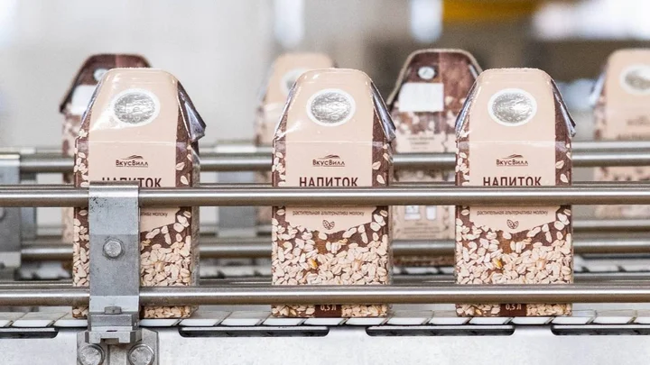 Овсяное, рисовое, миндальное: как делают молоко из зерна