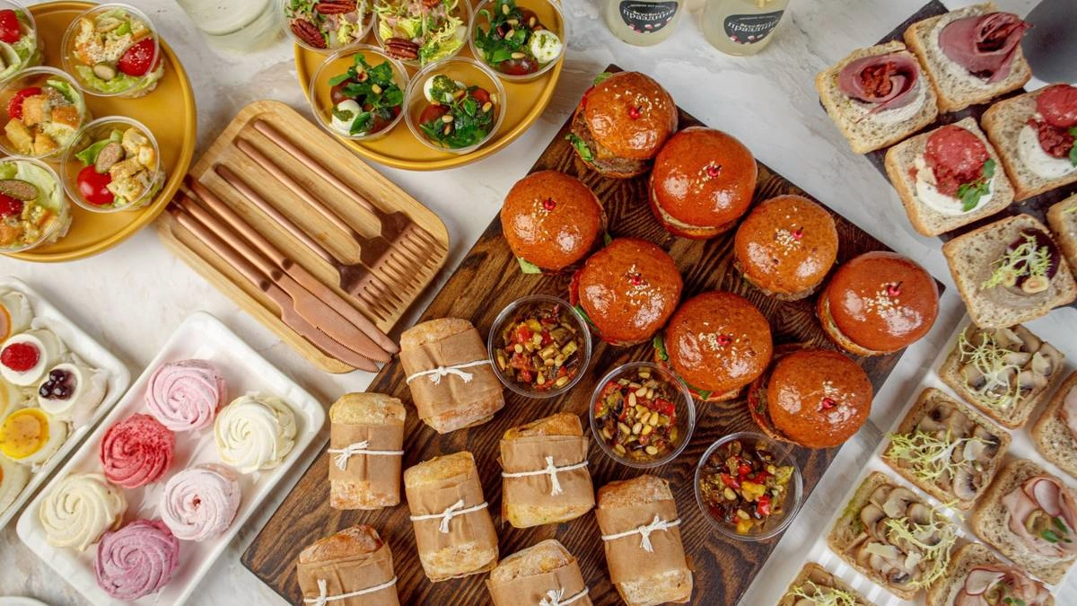 ВкусВилл Праздник: кейтеринг, торты, подарки