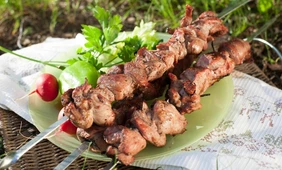 Готовим на&nbsp;мангале: 10+ рецептов шашлыка из&nbsp;мяса, птицы и&nbsp;овощей