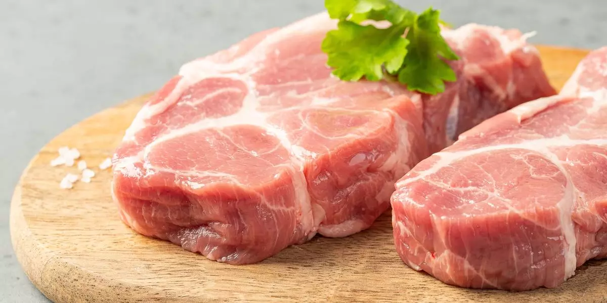 Как выбрать свежее мясо: определяем на цвет, запах и упругость