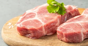 Как выбрать свежее мясо: определяем на цвет, запах и упругость