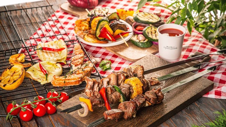 Шашлык из&nbsp;свинины: рецепты с&nbsp;луком, соком, необычные маринады