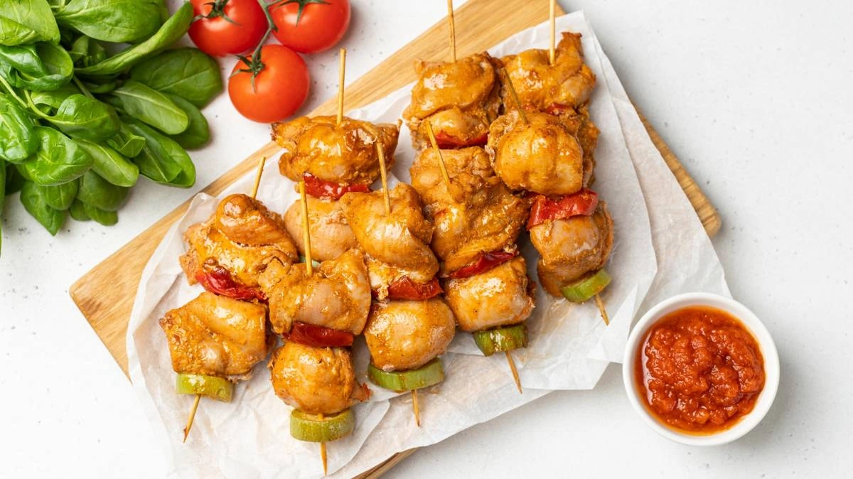 Сочный шашлык из курицы: что добавить в маринад, секреты и рецепты поваров