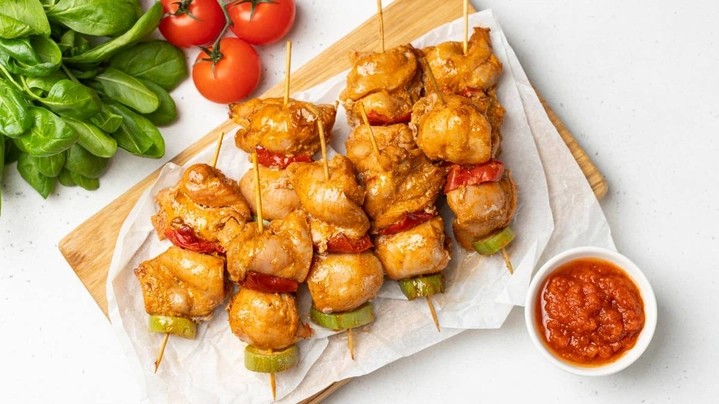 Сочный шашлык из курицы: что добавить в маринад, секреты и рецепты поваров