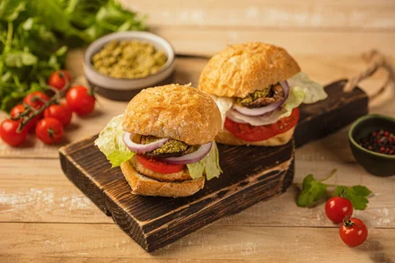 Как сделать бургеры в домашних условиях: рецепты котлет, соусов и советы кулинаров