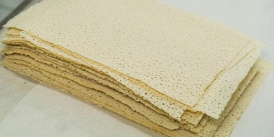 Пласты блинов отправляются на следующий этап — начинку