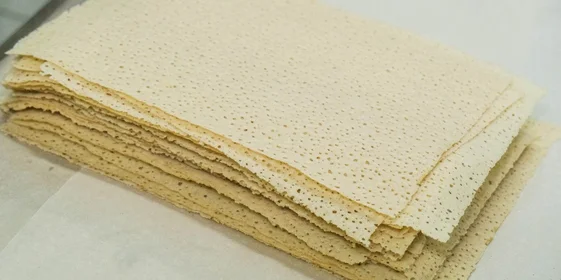 Пласты блинов отправляются на следующий этап — начинку