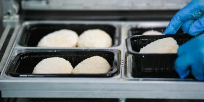 И передаются на упаковку