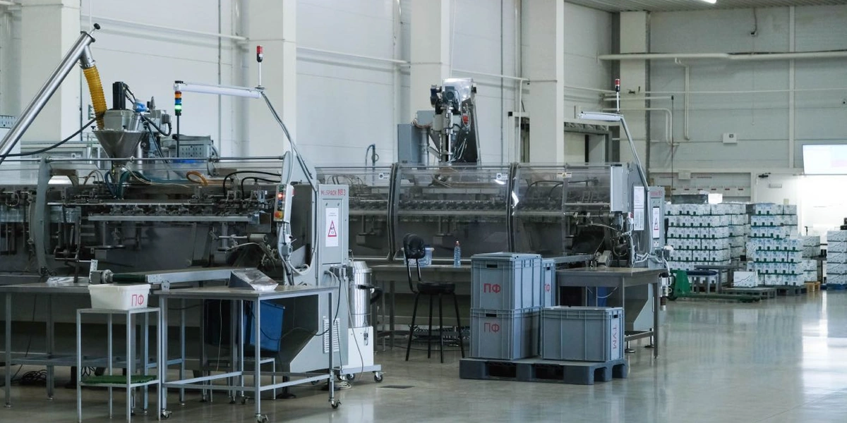 На производстве установлено 12 импортных фасовочных станков. Чтобы обеспечить безопасность продукта, на&nbsp;всех станках установлены просеивающие решётки и&nbsp;система металлоуловителей