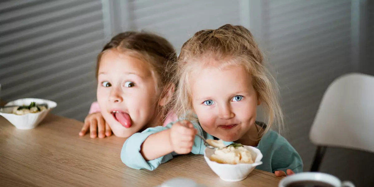 Солёный чай и колбаса с вареньем: чем дети балуют родителей
