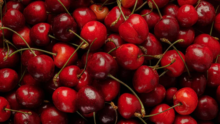 Черешня: полезные свойства летней ягоды