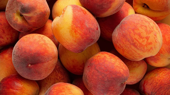 От арбуза до мушмулы: какие сезонные фрукты и ягоды купить в июне