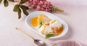 Мороженое из сливок с маракуйей