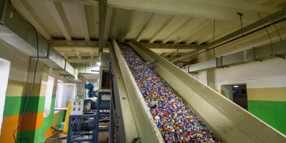 Крышечки дробятся и подаются в ванну гидрофлотации