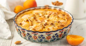 Заливной пирог с абрикосами (флонярд)