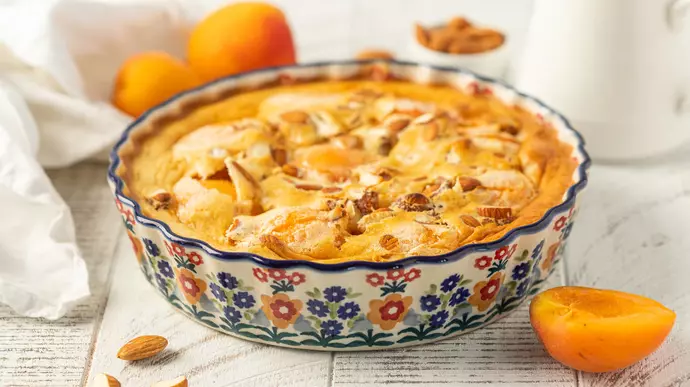 Заливной пирог с&nbsp;абрикосами (флонярд)