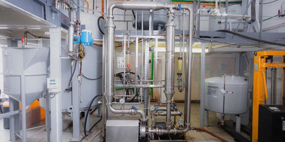 В отделении экстракции из растительного сырья извлекают необходимые вещества. Полученный экстракт откачивается из чана и фильтруется на микрофильтрационной установке «Водопад»