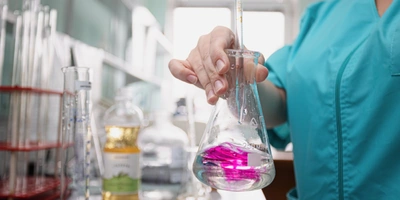 Каждая партия напитков проверяется в собственной лаборатории