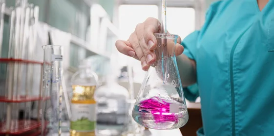 Каждая партия напитков проверяется в собственной лаборатории