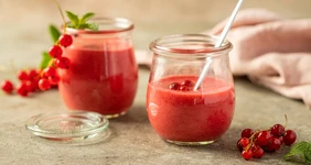 Мусс с манкой из красной смородины