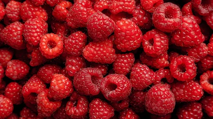 Чем полезна малина, когда её можно детям и что с аллергией